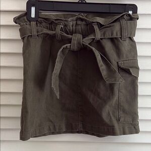 Art Class Olive Green Paperbag Waist Skirt, size M (7/8)